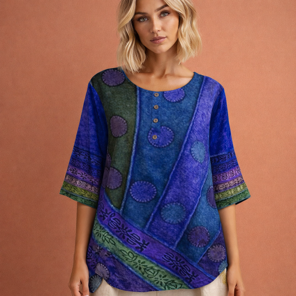 Dames zomertop in blauw met minimalistisch design, zacht en comfortabel voor casual en stijlvolle outfits.