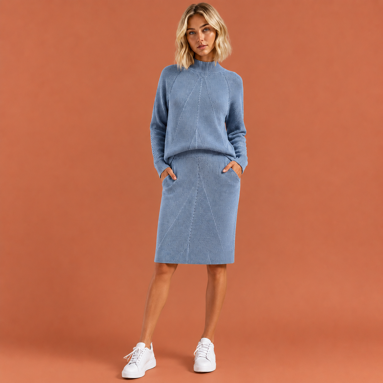 Dames gebreide set in blauw met minimalistisch design, zacht en comfortabel voor casual en stijlvolle outfits.