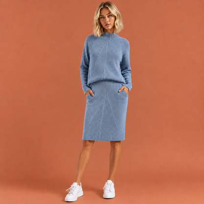 Dames gebreide set in blauw met minimalistisch design, zacht en comfortabel voor casual en stijlvolle outfits.