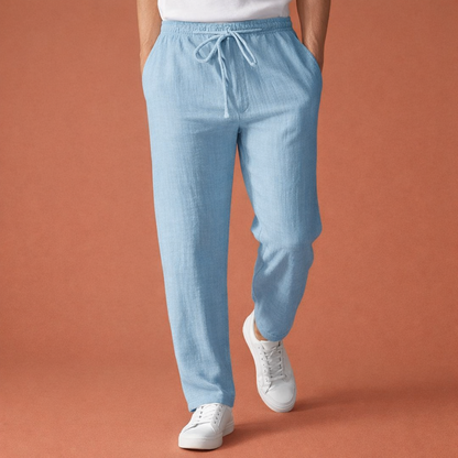 Heren broek in blauw met minimalistisch design, zacht en comfortabel voor casual en stijlvolle outfits.