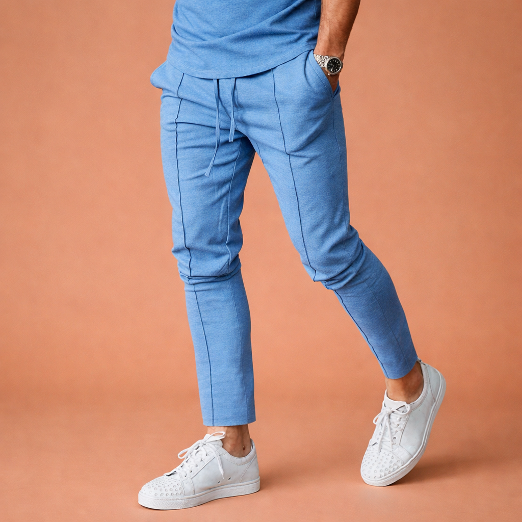 Dames broek in blauw met minimalistisch design, zacht en comfortabel voor casual en stijlvolle outfits.