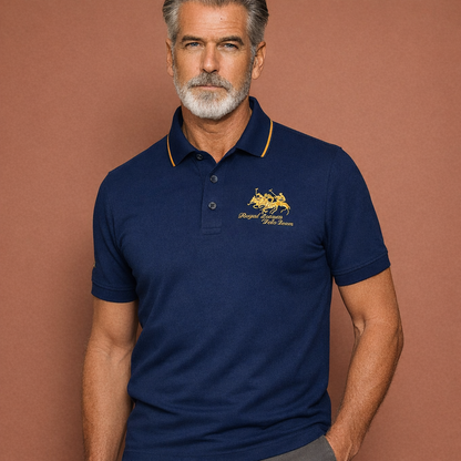 Heren polo in blauw met minimalistisch design, zacht en comfortabel voor casual en stijlvolle outfits.