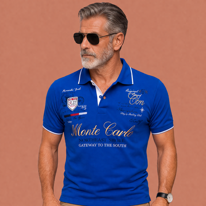 Heren polo in blauw met minimalistisch design, zacht en comfortabel voor casual en stijlvolle outfits.