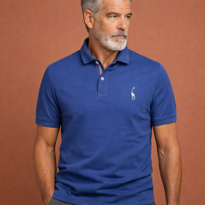 Herenpolo in blauw met minimalistisch design, zacht en comfortabel voor casual en stijlvolle outfits.