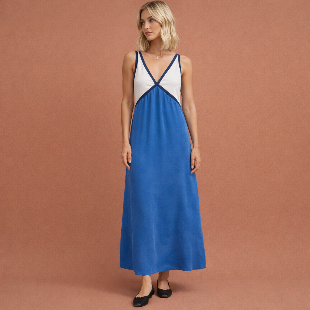 Blauwe lange mouwloze damesjurk met V-hals en comfortabele pasvorm, ideaal voor zomerse dagen en casual gelegenheden.