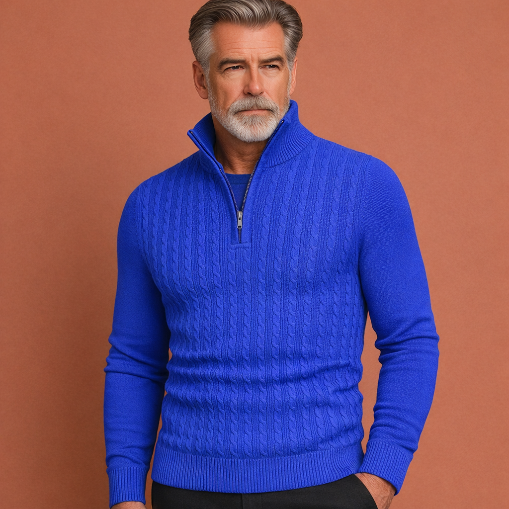 Blauwe stijlvolle heren trui met klassiek kabelpatroon en comfortabele pasvorm, ideaal voor dagelijks gebruik en koude dagen.