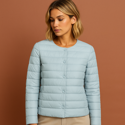 Ultradunne lichtgewicht donsjas voor dames in blauwe kleur, ideaal voor frisse dagen en dagelijks gebruik.