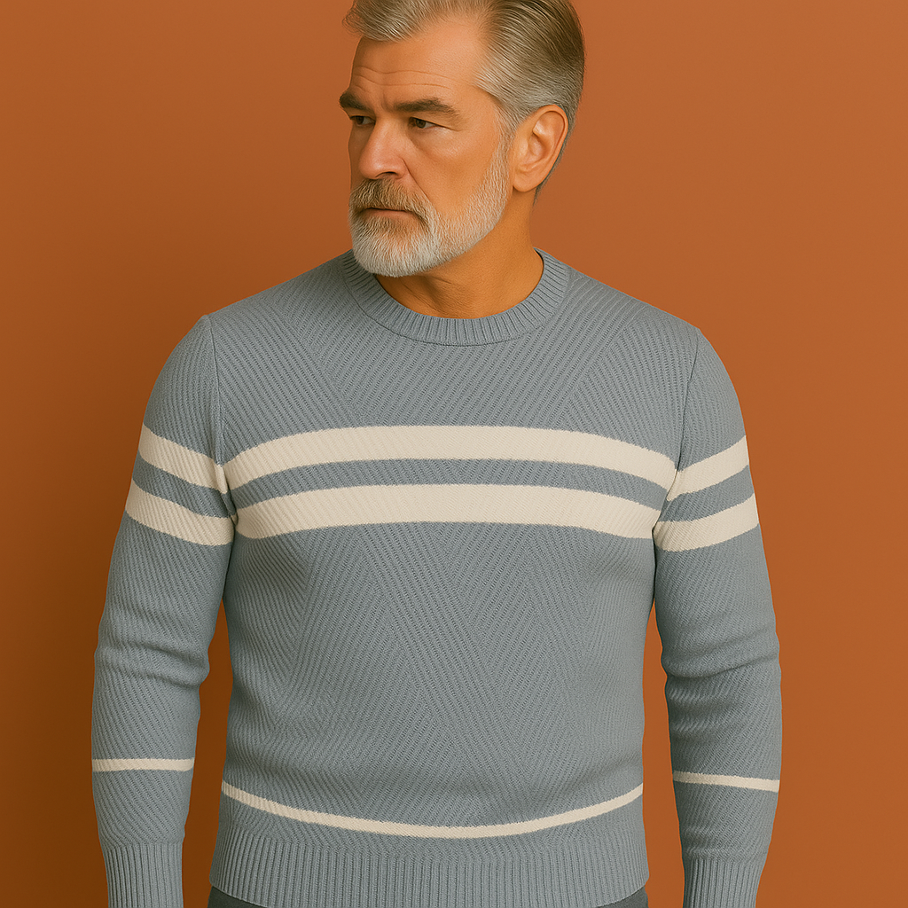 Blauwe warme heren winterpullover met moderne pasvorm, ideaal voor koude dagen en casual outfits.