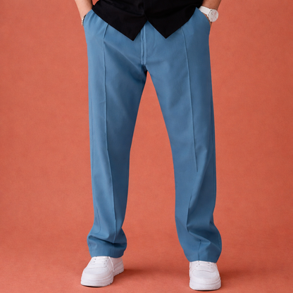 Heren wijde broek in blauw met minimalistisch design, comfortabel en stijlvol voor casual en dagelijkse outfits.