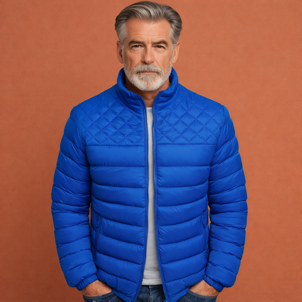 Blauwe winter bomberjas voor heren met comfortabele pasvorm, ideaal voor dagelijks gebruik tijdens koude dagen.