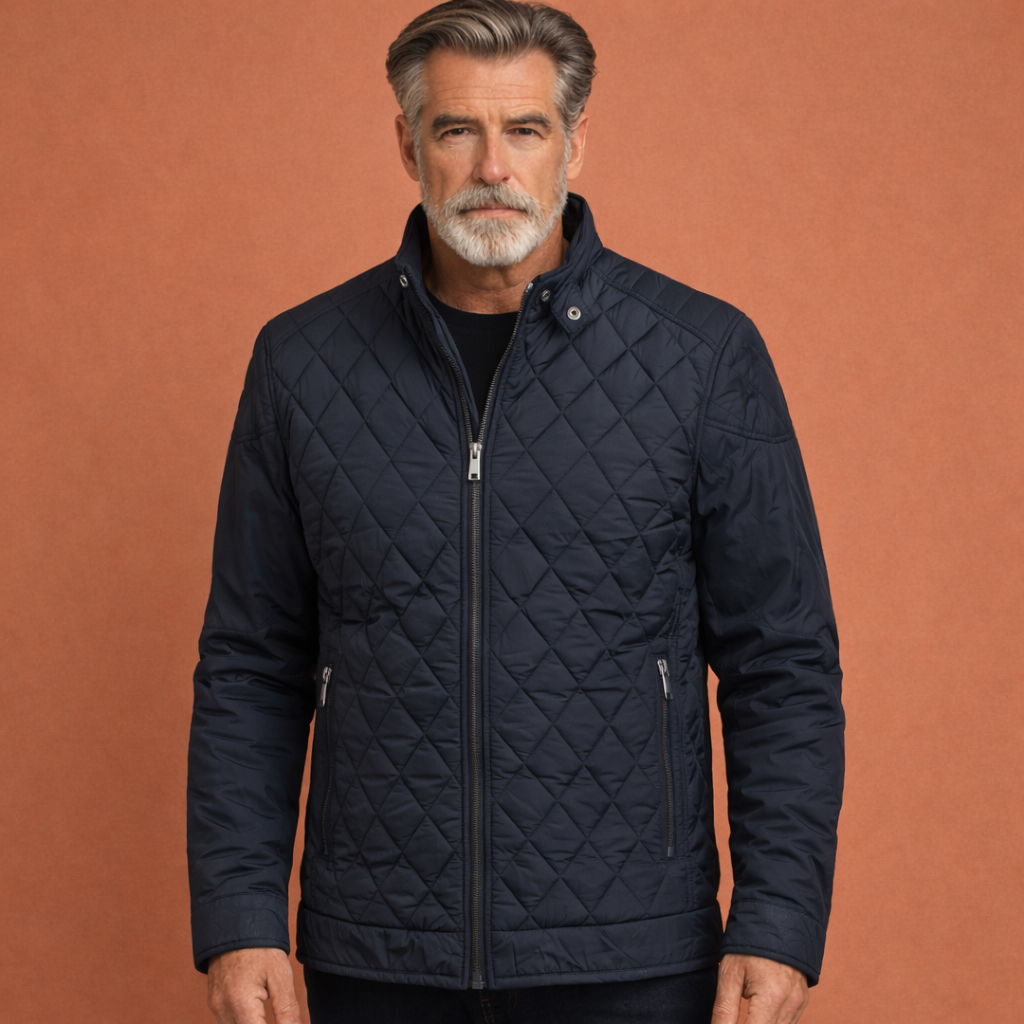 Blauwe heren winterjas met comfortabele pasvorm, ideaal voor dagelijks gebruik en koude winterdagen.