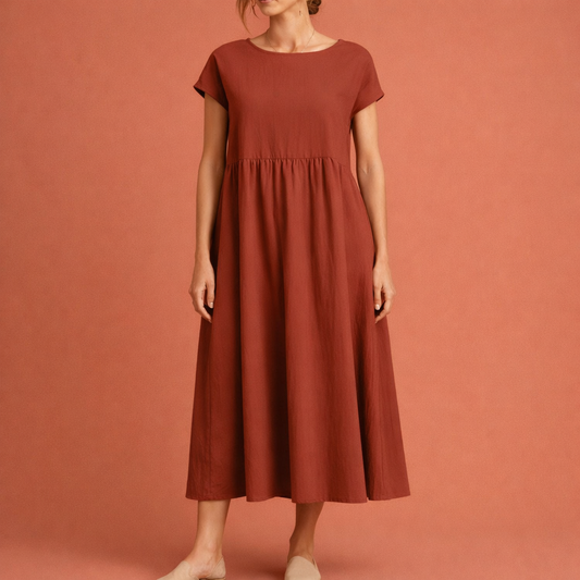 Dames midi jurk in bordeaux met minimalistisch design, zacht en comfortabel voor casual en stijlvolle outfits.