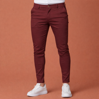 Heren slim-fit pantalon in bordeauxrood met modern design, comfortabel en stijlvol voor zakelijke en smart-casual outfits.