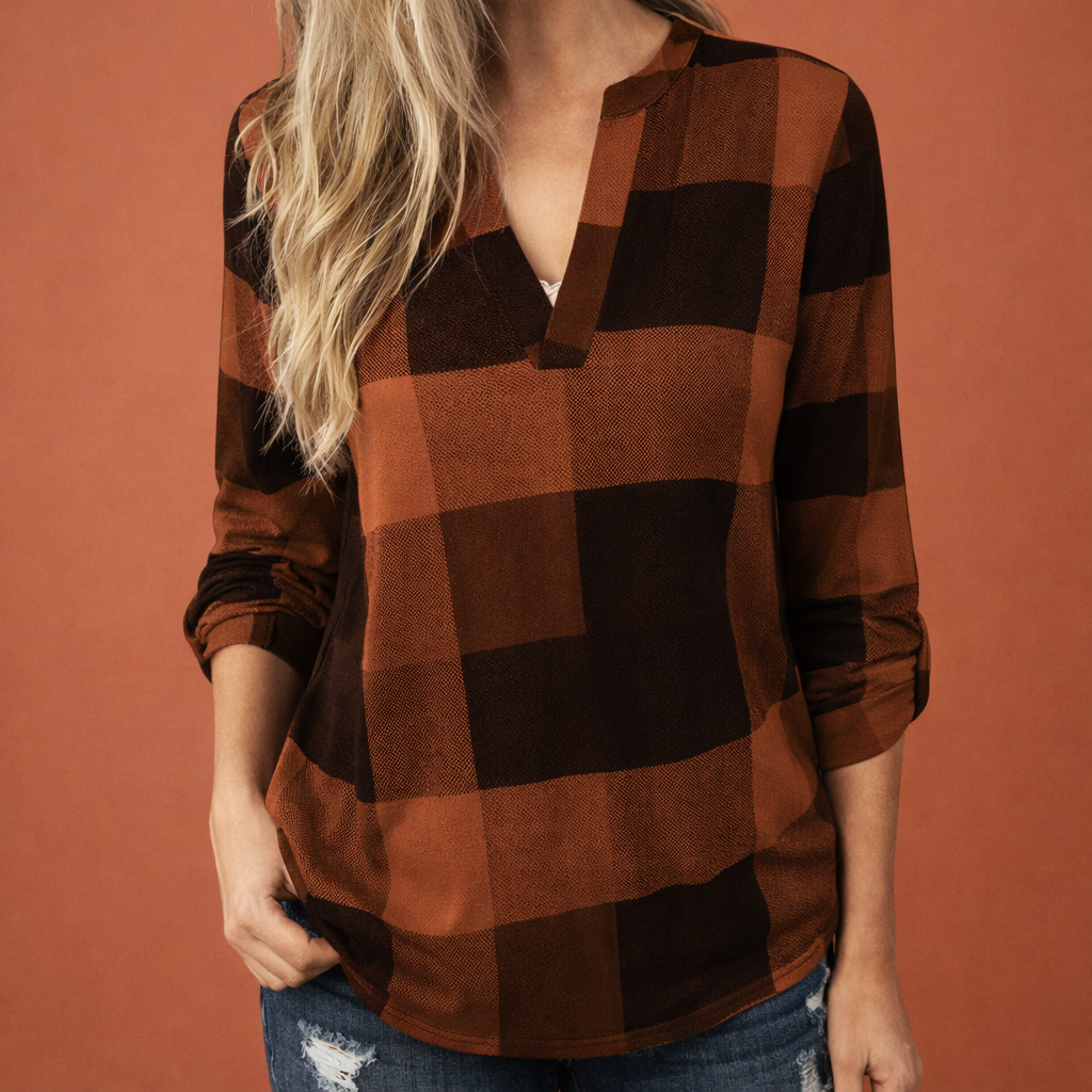 Dames blouse in bruin met minimalistisch design, zacht en comfortabel voor casual en stijlvolle outfits.