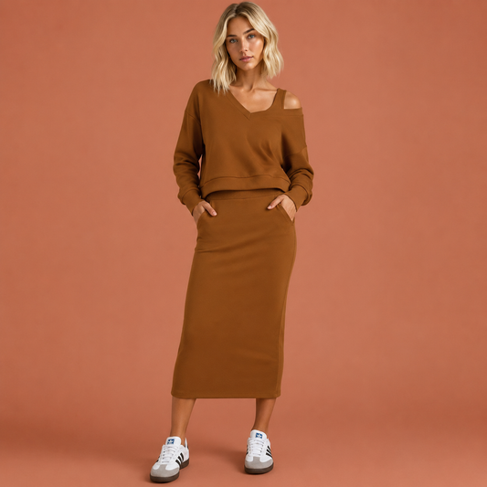 Dames set in bruin met minimalistisch design, zacht en comfortabel voor casual en stijlvolle outfits.