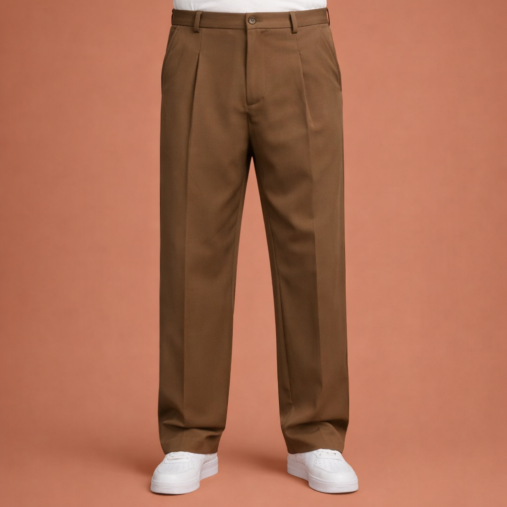 Heren broek in bruin met minimalistisch design, zacht en comfortabel voor casual en stijlvolle outfits.