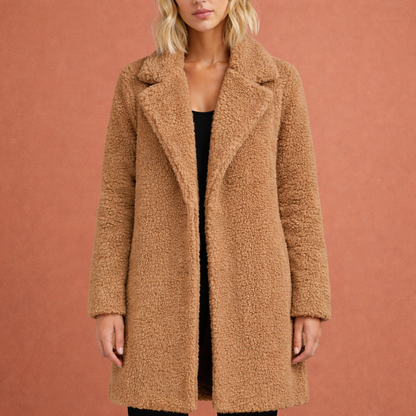 Bruine dames lange jas met brede revers en comfortabele pasvorm, ideaal voor dagelijks gebruik en stijlvolle outfits.