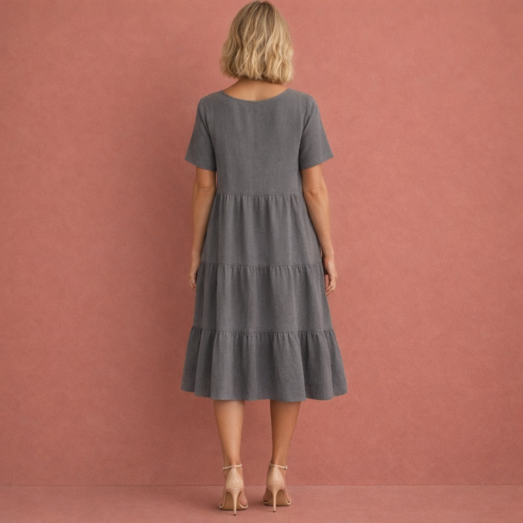 Bruine midi-jurk met V-hals en zwierige volants voor dames, ideaal voor zomerse dagen, vakanties en feestelijke gelegenheden.