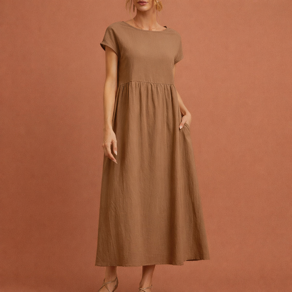 Dames midi jurk in bruin met minimalistisch design, zacht en comfortabel voor casual en stijlvolle outfits.