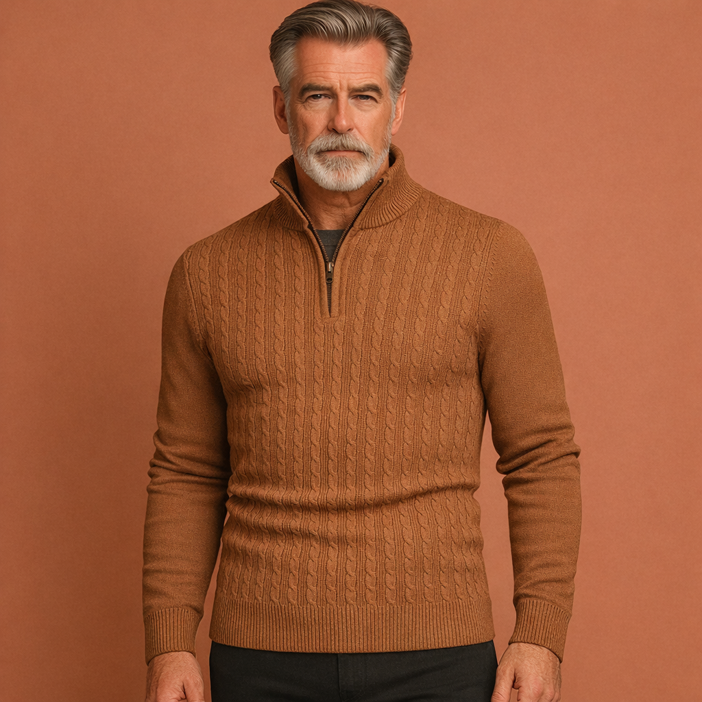 Bruine stijlvolle heren trui met klassiek kabelpatroon en comfortabele pasvorm, ideaal voor dagelijks gebruik en koude dagen.