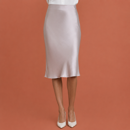 Dames satijnen midi rok in champagne met elegant design, zacht en comfortabel voor casual en stijlvolle outfits.