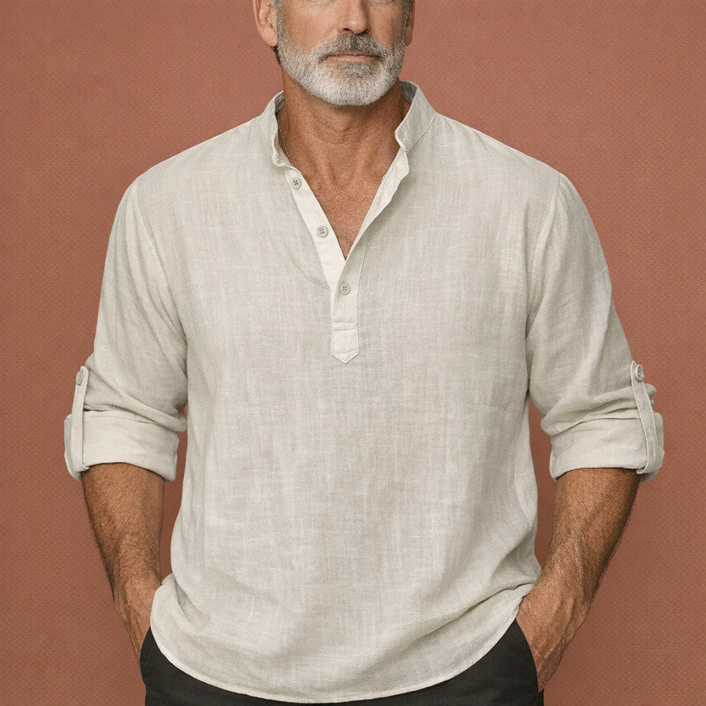 Heren Henley shirt in crème met minimalistisch design, zacht en comfortabel voor casual en stijlvolle outfits.