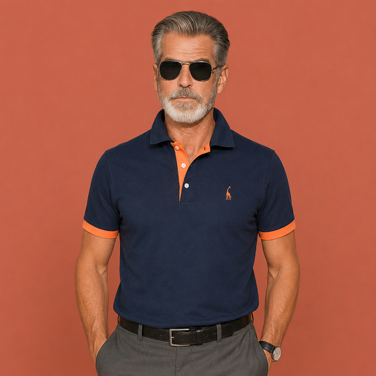 Heren polo shirt in donkerblauw met minimalistisch design, zacht en comfortabel voor casual en stijlvolle outfits.