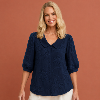 Dames bloemen blouse in donkerblauw met minimalistisch design, zacht en