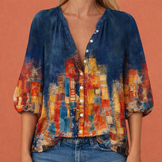 Dames blouse in donkerblauw met minimalistisch design, zacht en comfortabel voor casual en stijlvolle outfits.