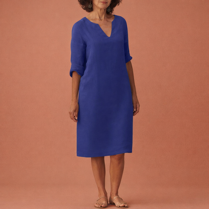 Dames midi zomerjurk in donkerblauw met minimalistisch design, zacht en comfortabel voor casual en stijlvolle outfits.