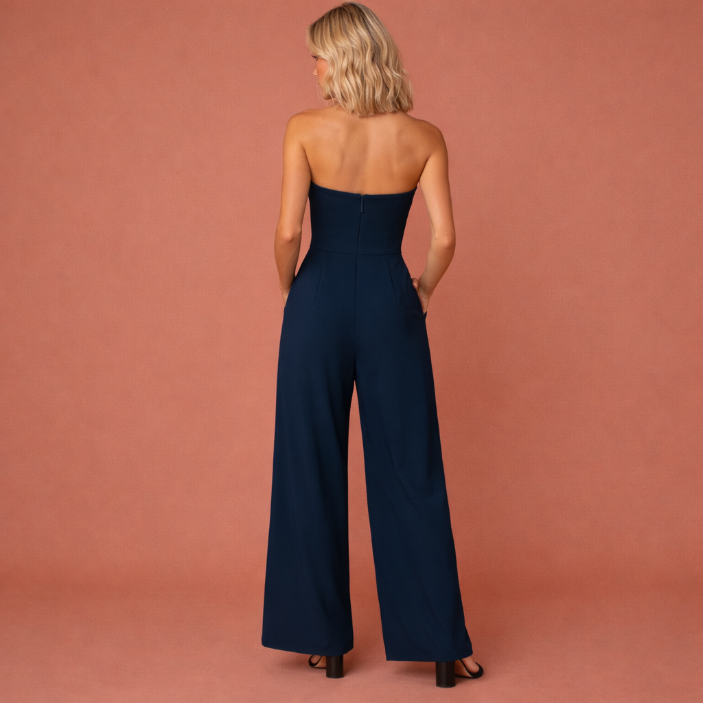Elegante strapless jumpsuit voor dames met een comfortabele pasvorm, ideaal voor feestelijke gelegenheden en zomerse avonden.1