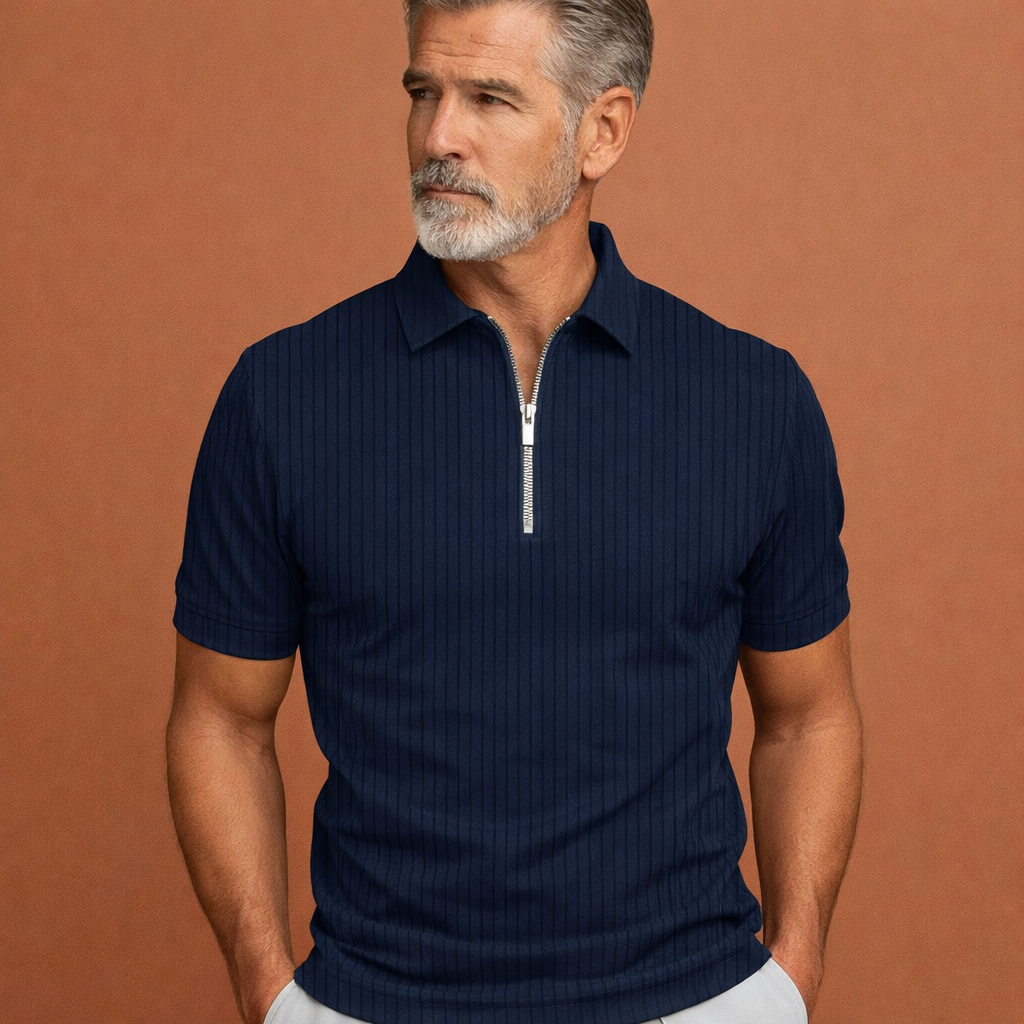 Heren polo in donkerblauw met sportief design, comfortabel en stijlvol voor casual en actieve outfits.