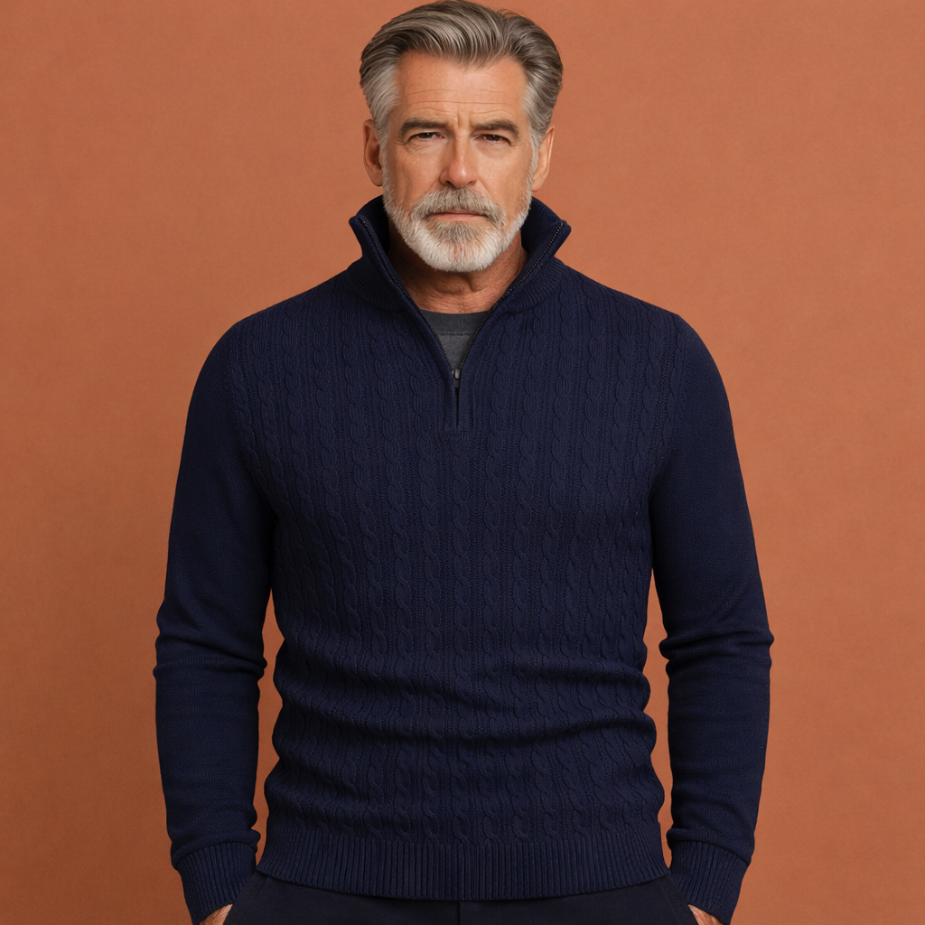 Donkerblauwe stijlvolle heren trui met klassiek kabelpatroon en comfortabele pasvorm, ideaal voor dagelijks gebruik en koude dagen.