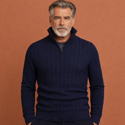 Donkerblauwe stijlvolle heren trui met klassiek kabelpatroon en comfortabele pasvorm, ideaal voor dagelijks gebruik en koude dagen.