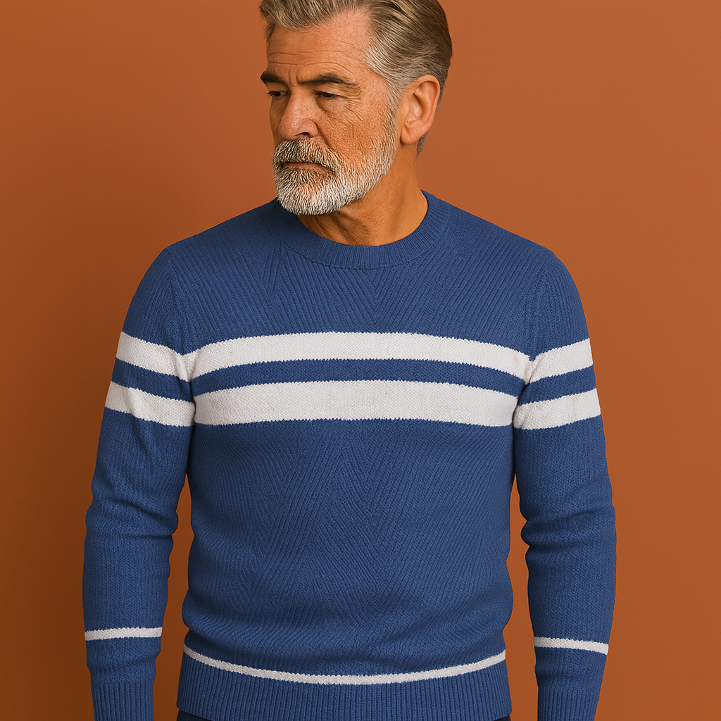 Donkerblauwe warme heren winterpullover met moderne pasvorm, ideaal voor koude dagen en casual outfits.
