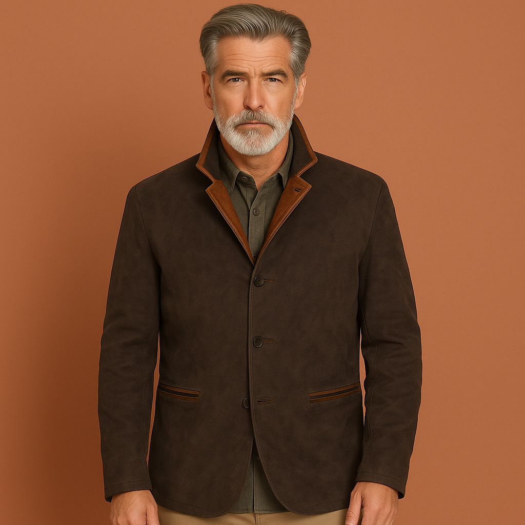 Donkerbruine stijlvolle heren blazer met zachte voering en klassieke knoopsluiting, perfect voor formele en casual gelegenheden.