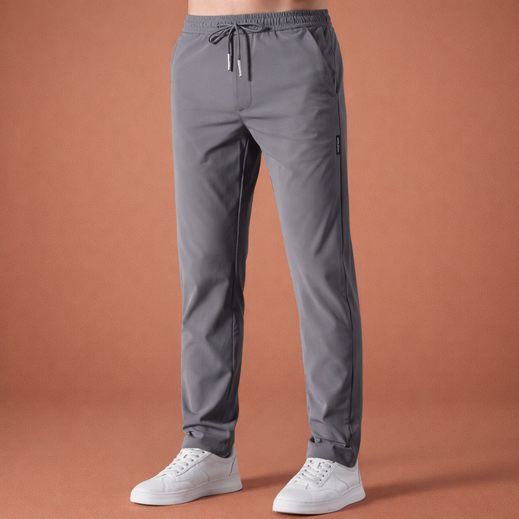 Heren broek in donkergrijs met minimalistisch design, zacht en comfortabel voor casual en stijlvolle outfits.