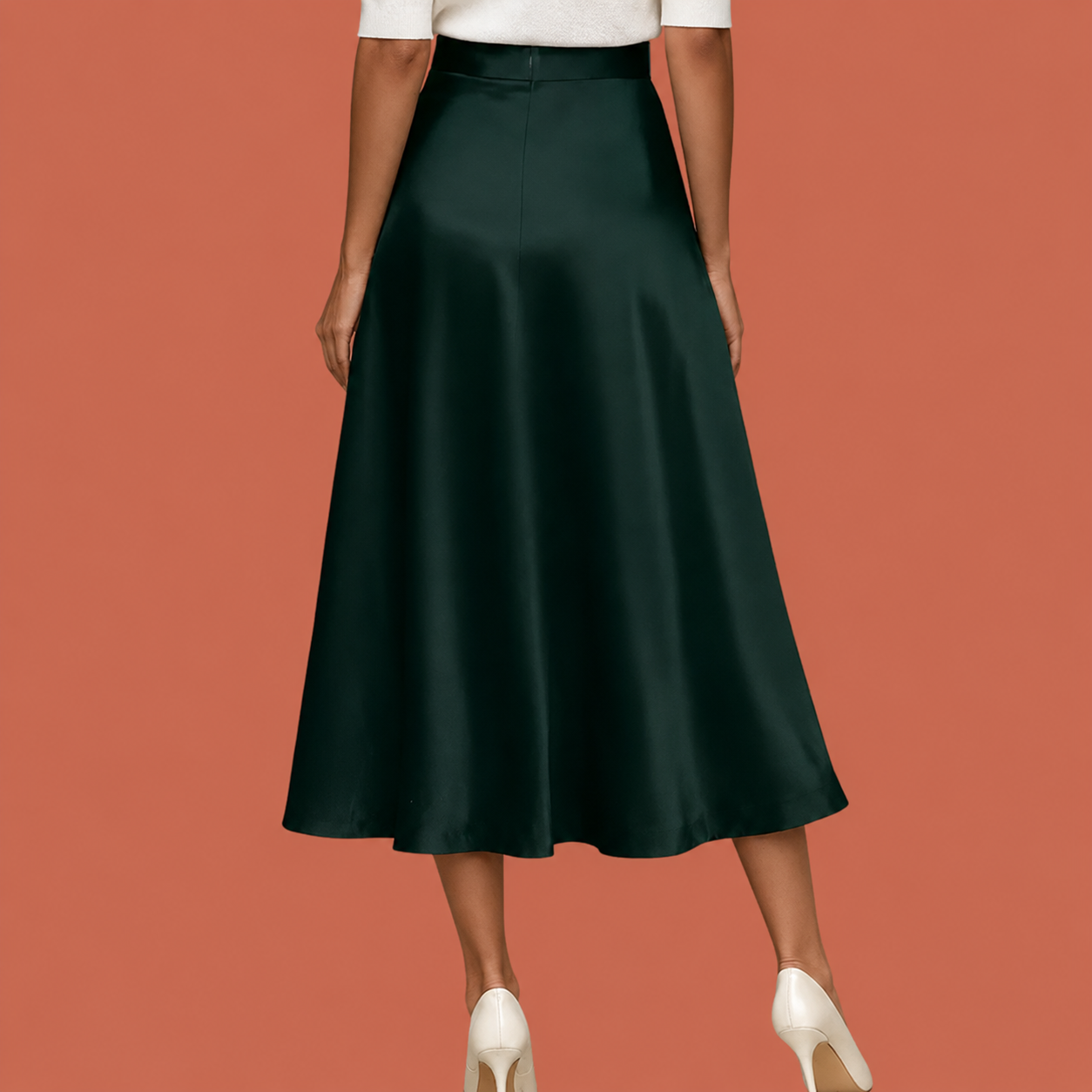 Dames midi rok in donkergroen met minimalistisch design, zacht en comfortabel voor casual en stijlvolle outfits.