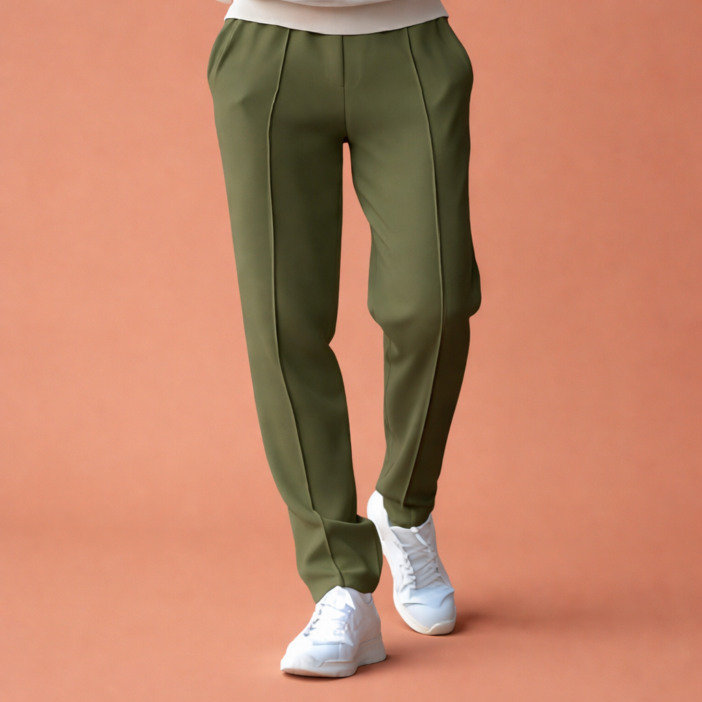Heren broek in donkergroen met minimalistisch design, zacht en comfortabel voor casual en stijlvolle outfits.
