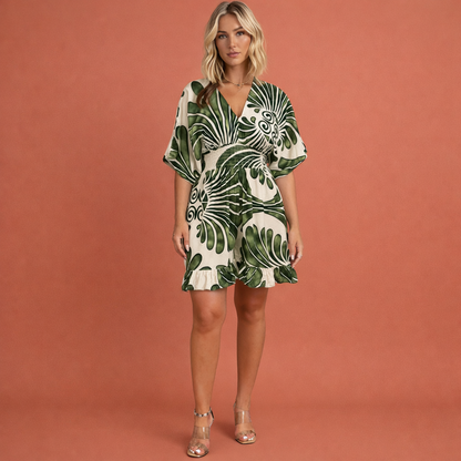 Luchtige zomer jumpsuit voor dames met een comfortabele pasvorm, perfect voor warme dagen en zomerse gelegenheden.