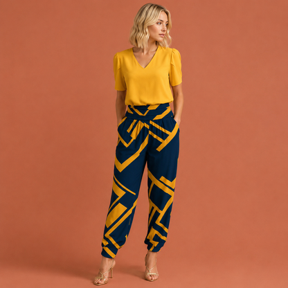 Dames jumpsuit in geel met minimalistisch design, zacht en comfortabel voor casual en stijlvolle outfits.