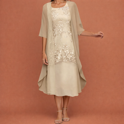 Dames maxi jurk in geel met minimalistisch design, zacht en comfortabel voor casual en stijlvolle outfits.