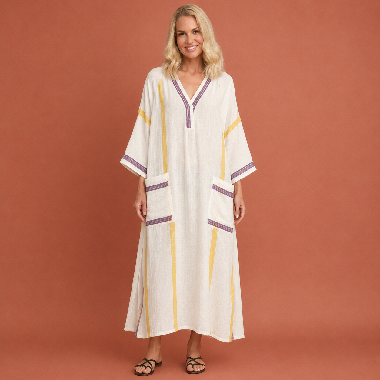 Dames strand maxi jurk in geel met minimalistisch design, zacht en comfortabel voor casual en stijlvolle outfits.