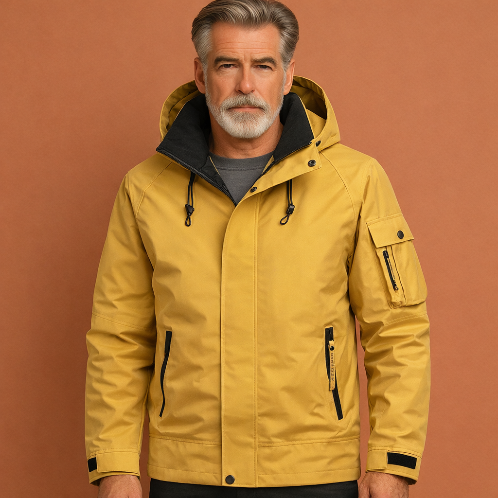 Gele herenjas met capuchon en ritszakken, comfortabele pasvorm voor dagelijks gebruik in herfst en winter.