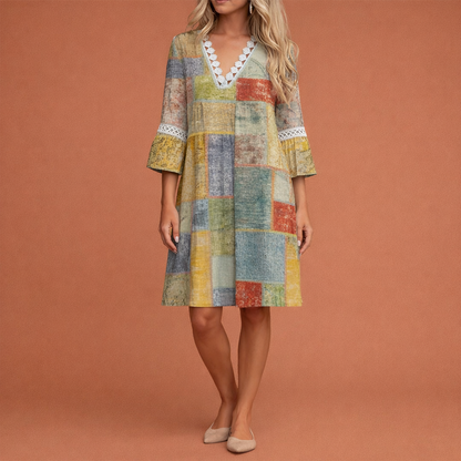 Dames midi jurk in geel met minimalistisch design, zacht en comfortabel voor casual en stijlvolle outfits.