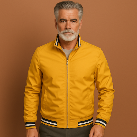 Heren overgangsjas in geel met sportieve kraag, lichtgewicht en ademend voor casual outfits in lente en herfst.