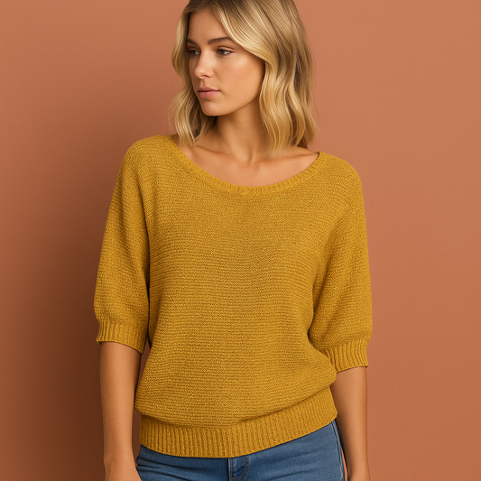 Dames trui in goud met ruches detail, zacht en comfortabel voor casual en stijlvolle outfits.