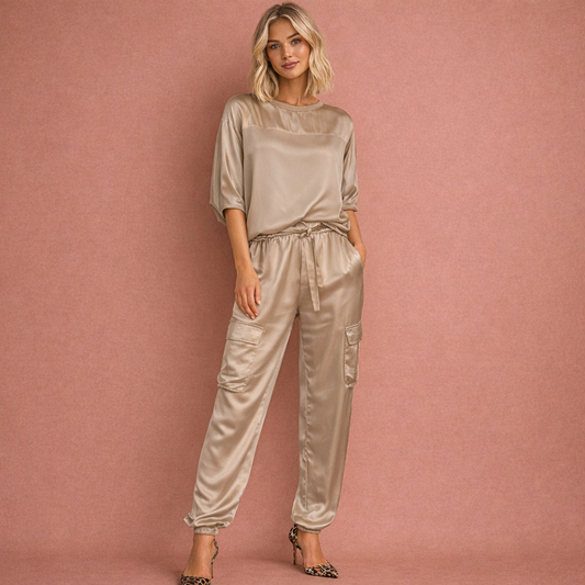 Gouden verfijnde elegante set voor dames met een comfortabele pasvorm, ideaal voor chique gelegenheden en stijlvolle outfits