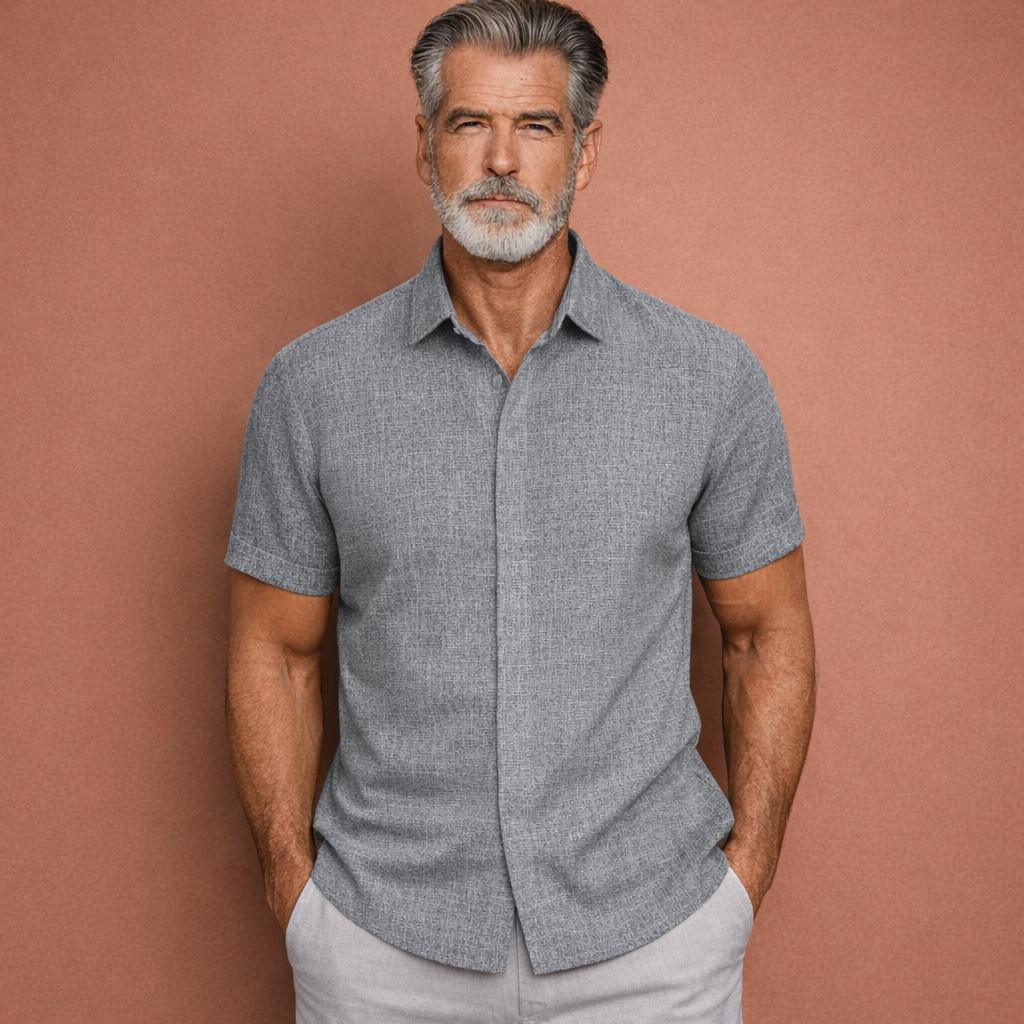 Heren linnen overhemd in grijs met minimalistisch design, zacht en comfortabel voor casual en stijlvolle outfits.
