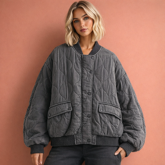 Grijs trendy oversized bomberjack voor dames met een comfortabele pasvorm, ideaal voor casual outfits en koude dagen.